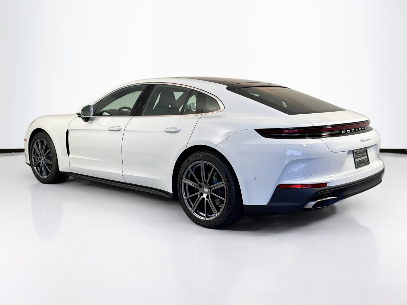 2025 Porsche Panamera 4 photo 3