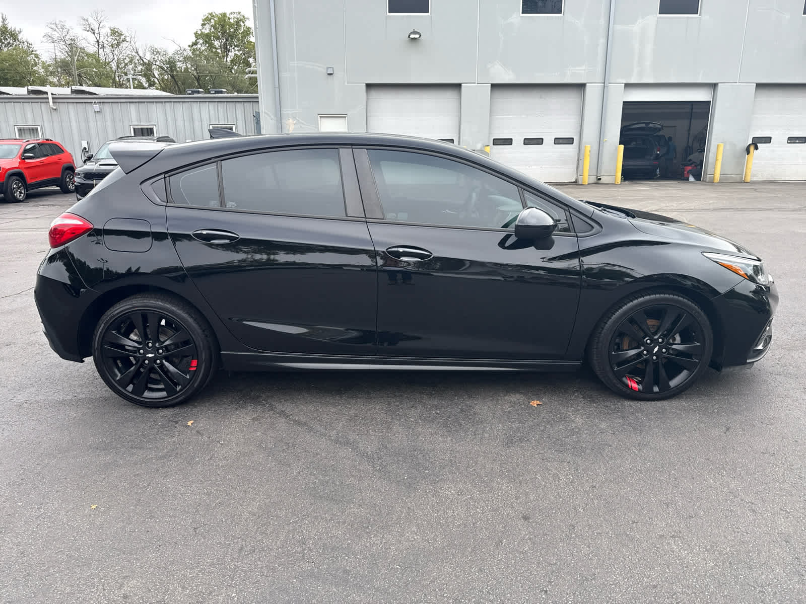 2018 Chevrolet Cruze LT photo 2