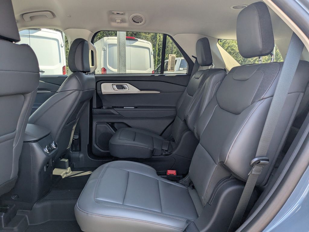 2025 Ford Explorer photo 15