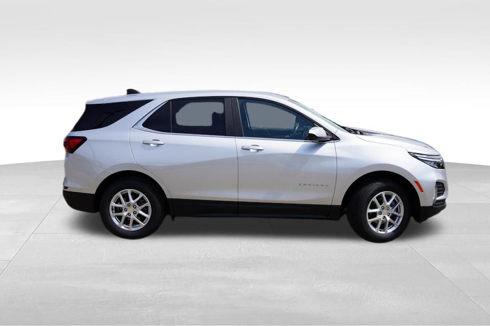 2022 Chevrolet Equinox LT photo 3
