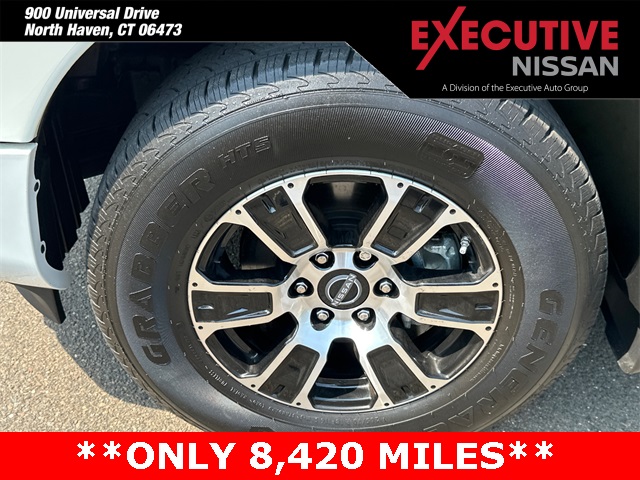 2024 Nissan Titan Crew Cab photo 7