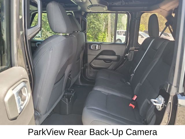 2022 Jeep Wrangler Unlimited Sahara photo 14