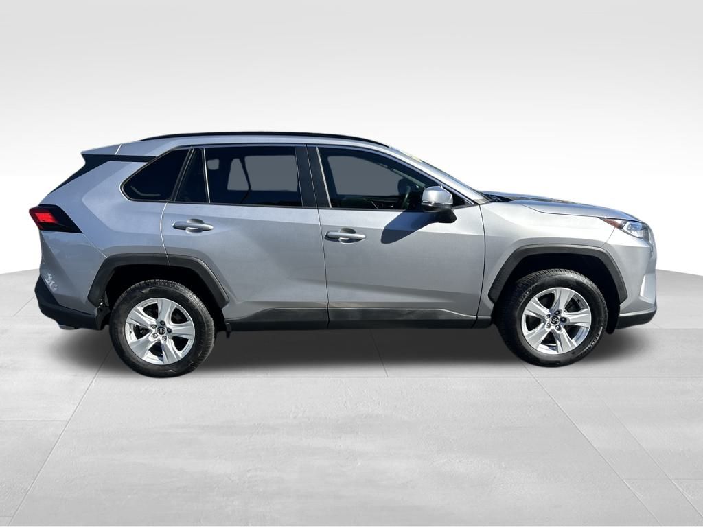 2021 Toyota RAV4 XLE photo 5