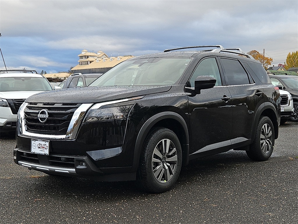 2025 Nissan Pathfinder SL photo 3