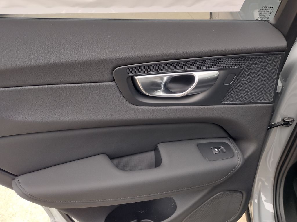 2026 VOLVO XC60 - Image 19