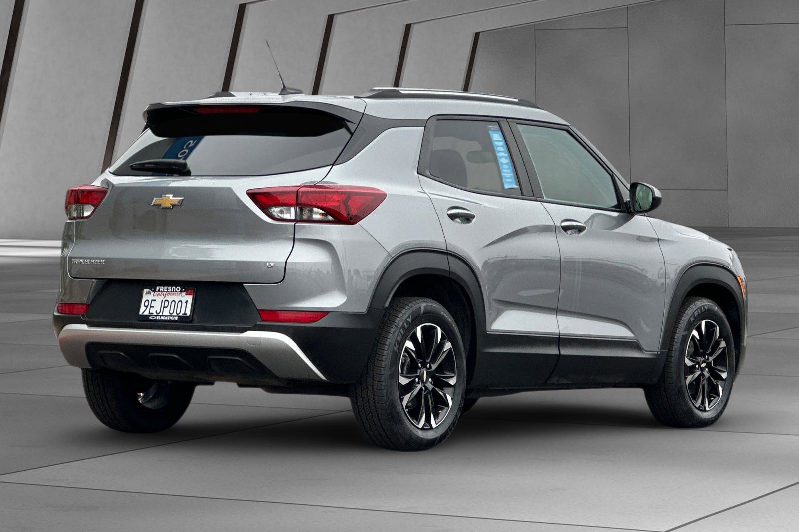 2023 Chevrolet Trailblazer LT photo 2