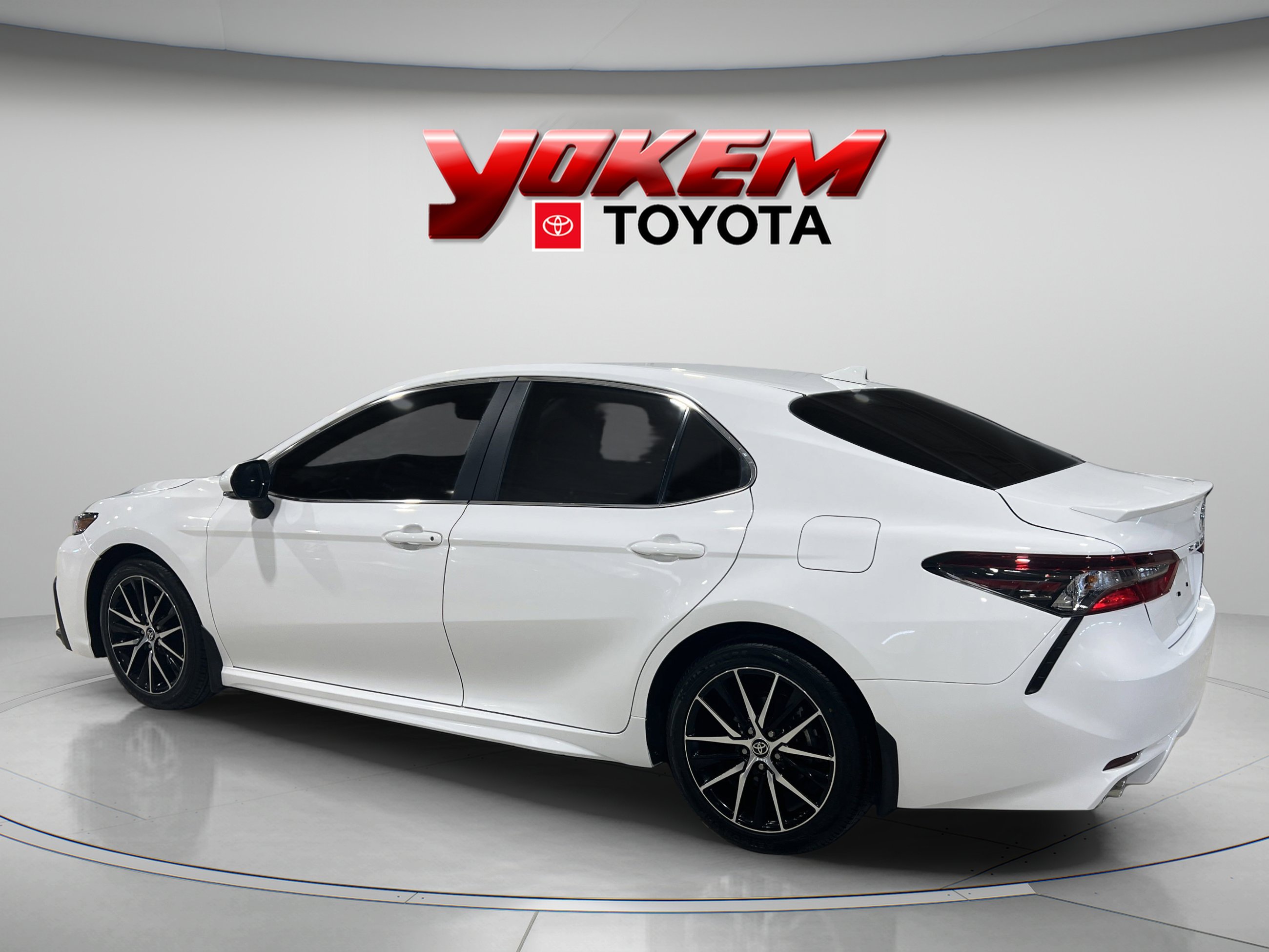 2023 Toyota Camry Hybrid SE photo 3