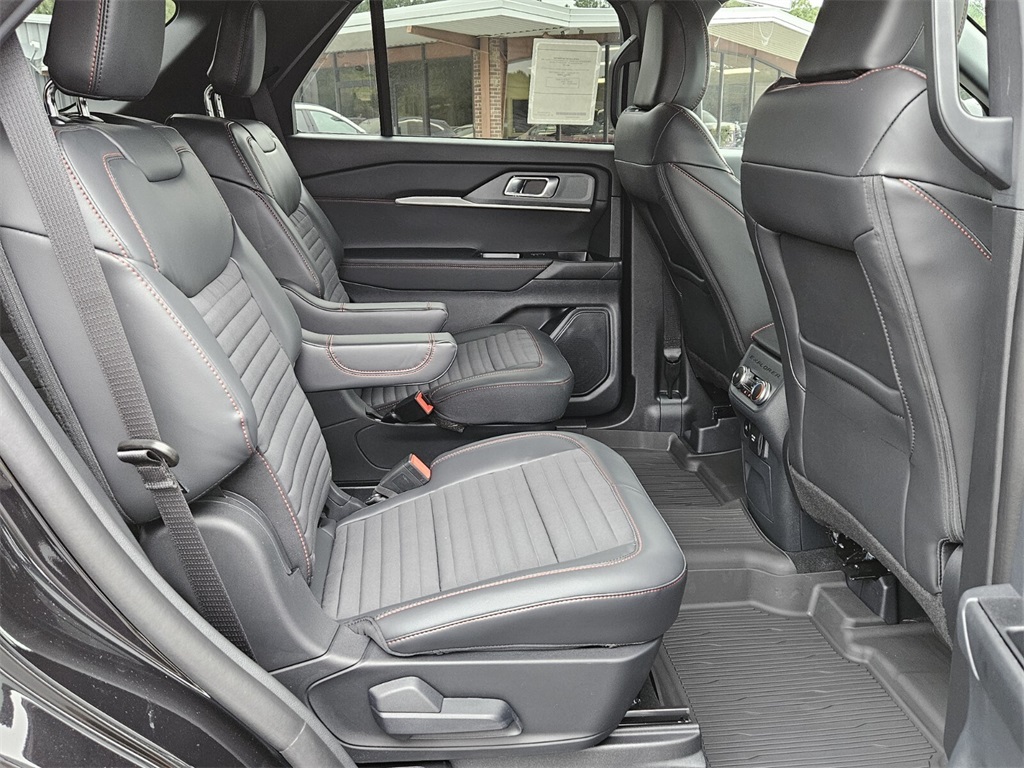 2025 Ford Explorer ST-Line photo 14