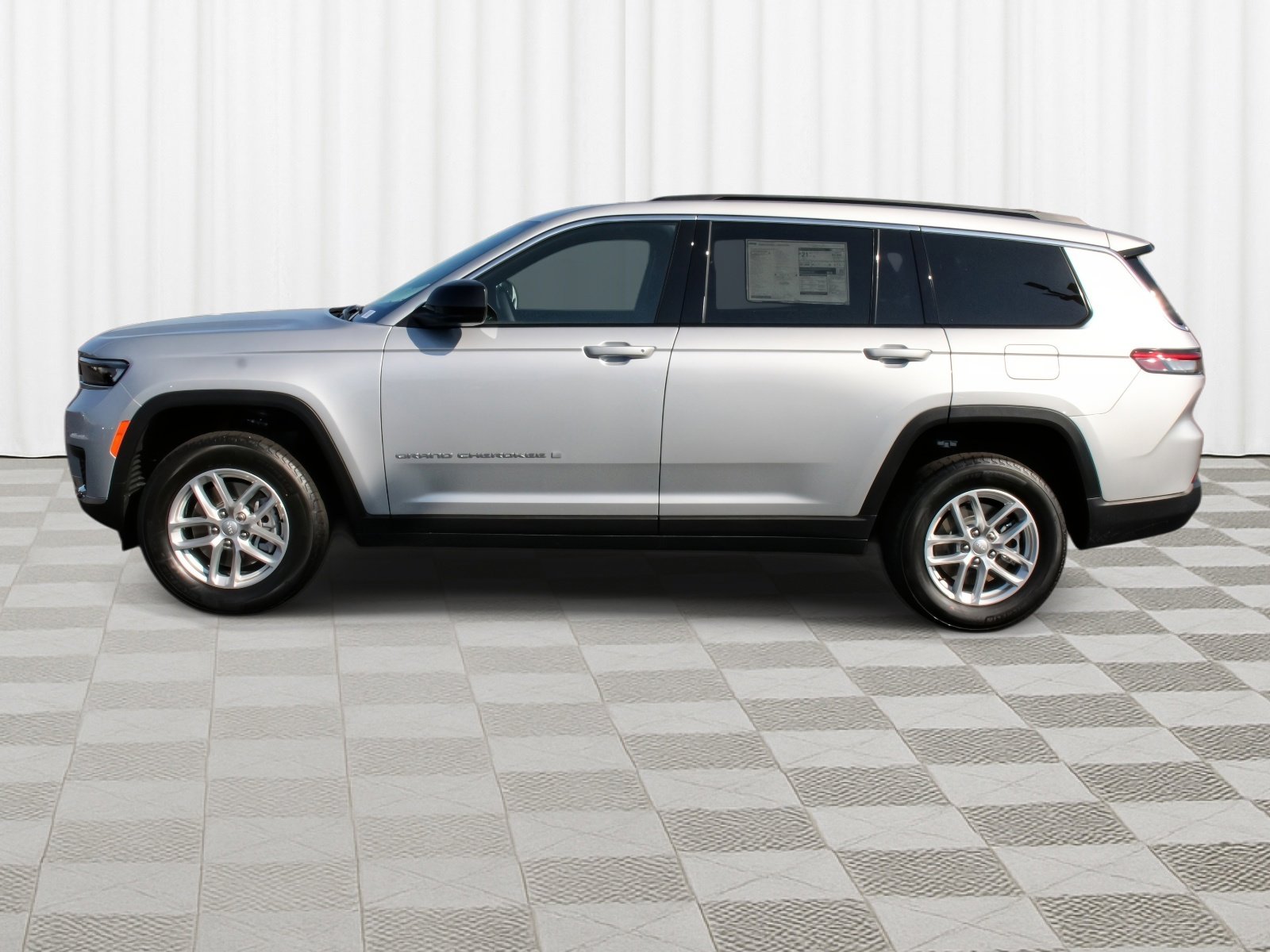 2025 Jeep Grand Cherokee Laredo X photo 10