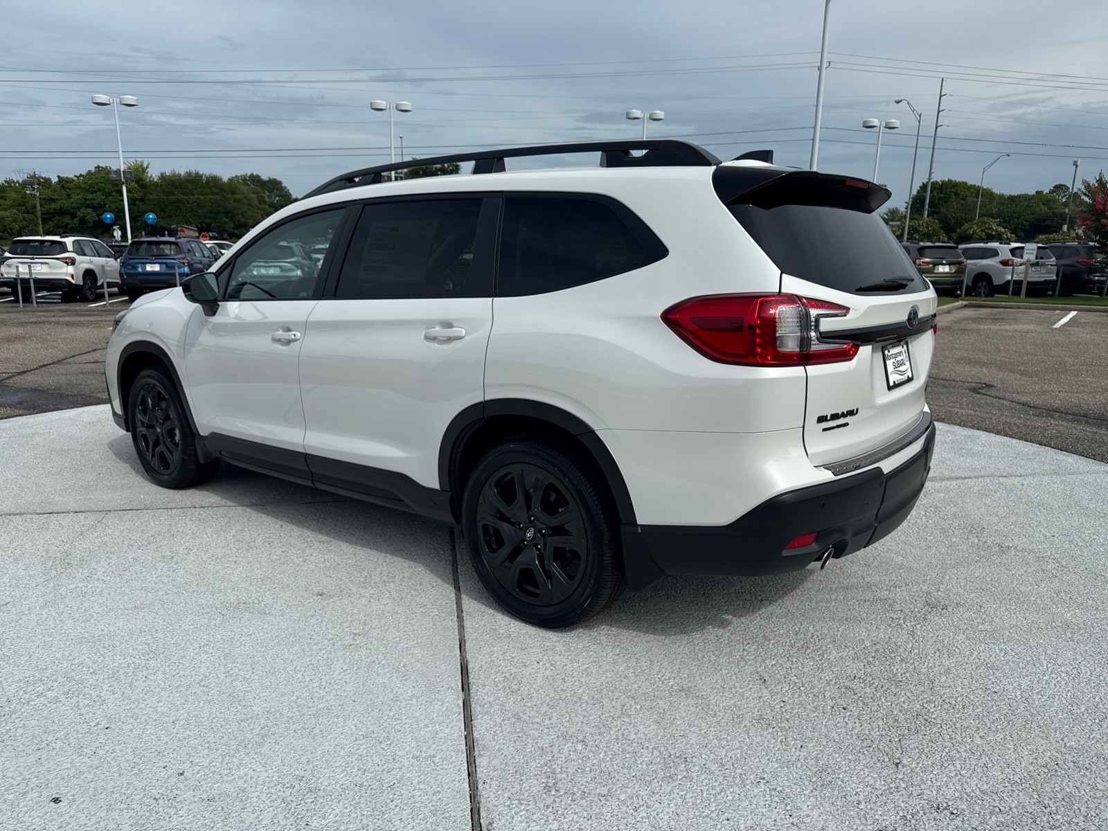 2025 Subaru Ascent Onyx Edition Touring photo 3