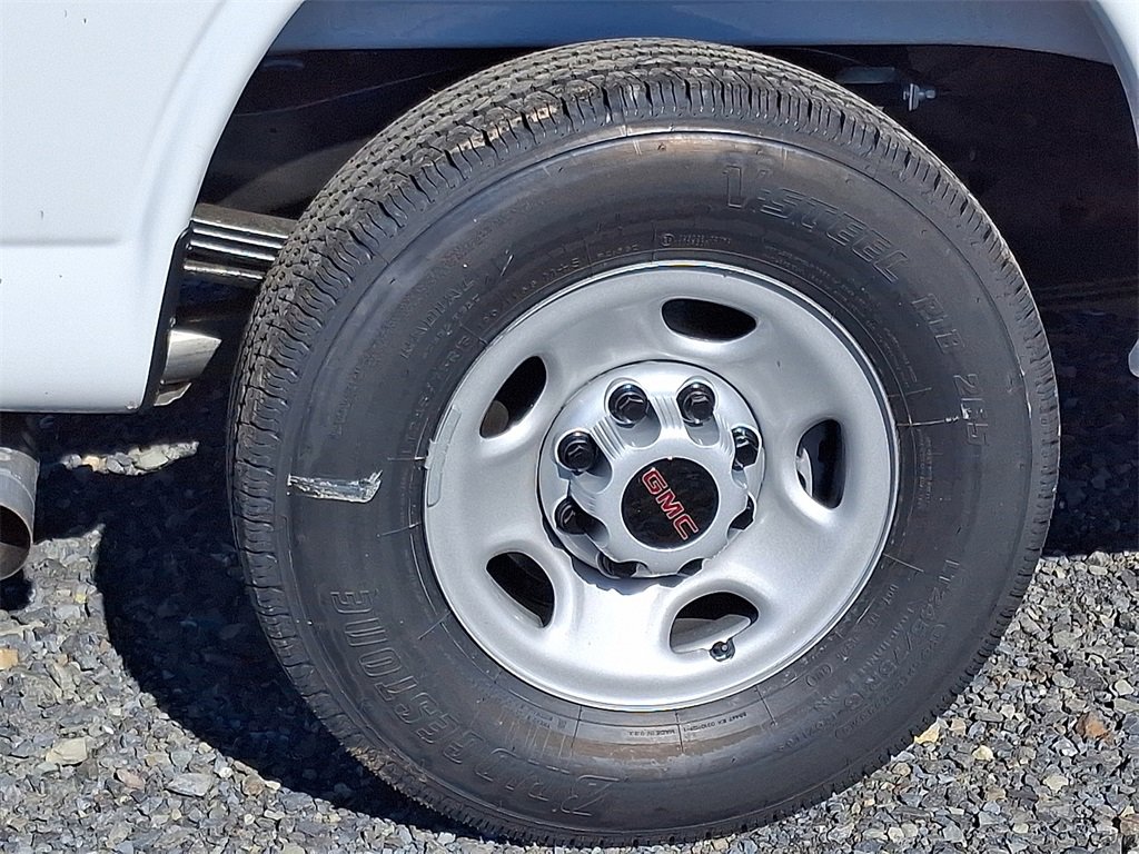 2025 Gmc Savana Cargo 2500 photo 4