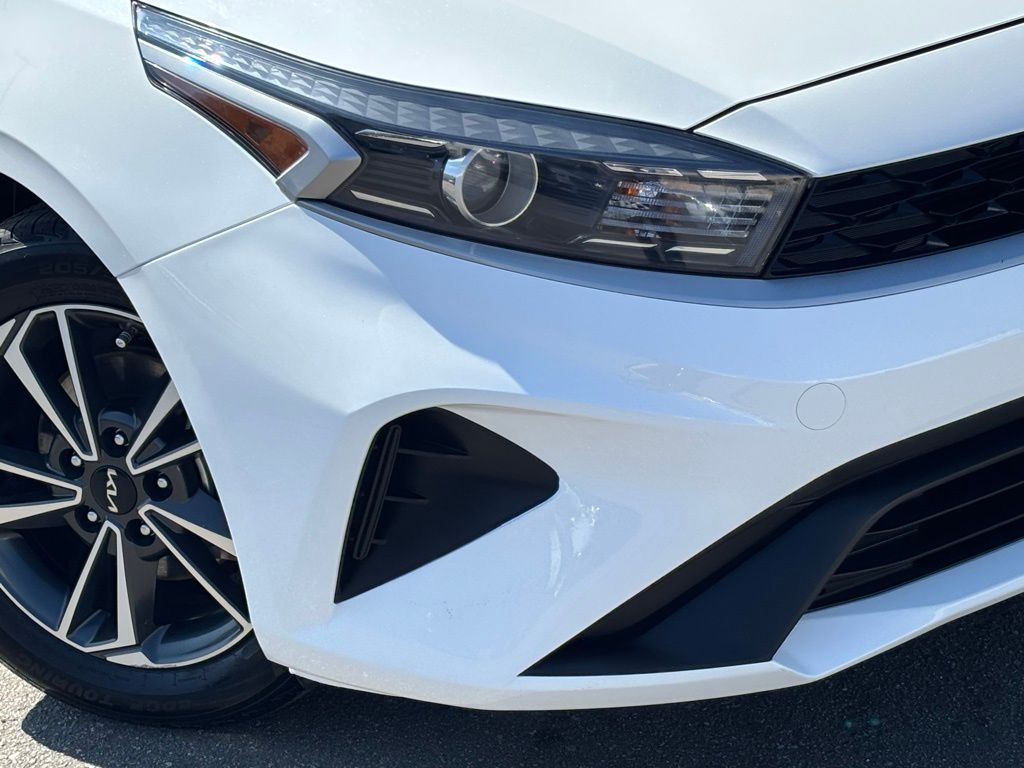 2023 Kia Forte LXS photo 3