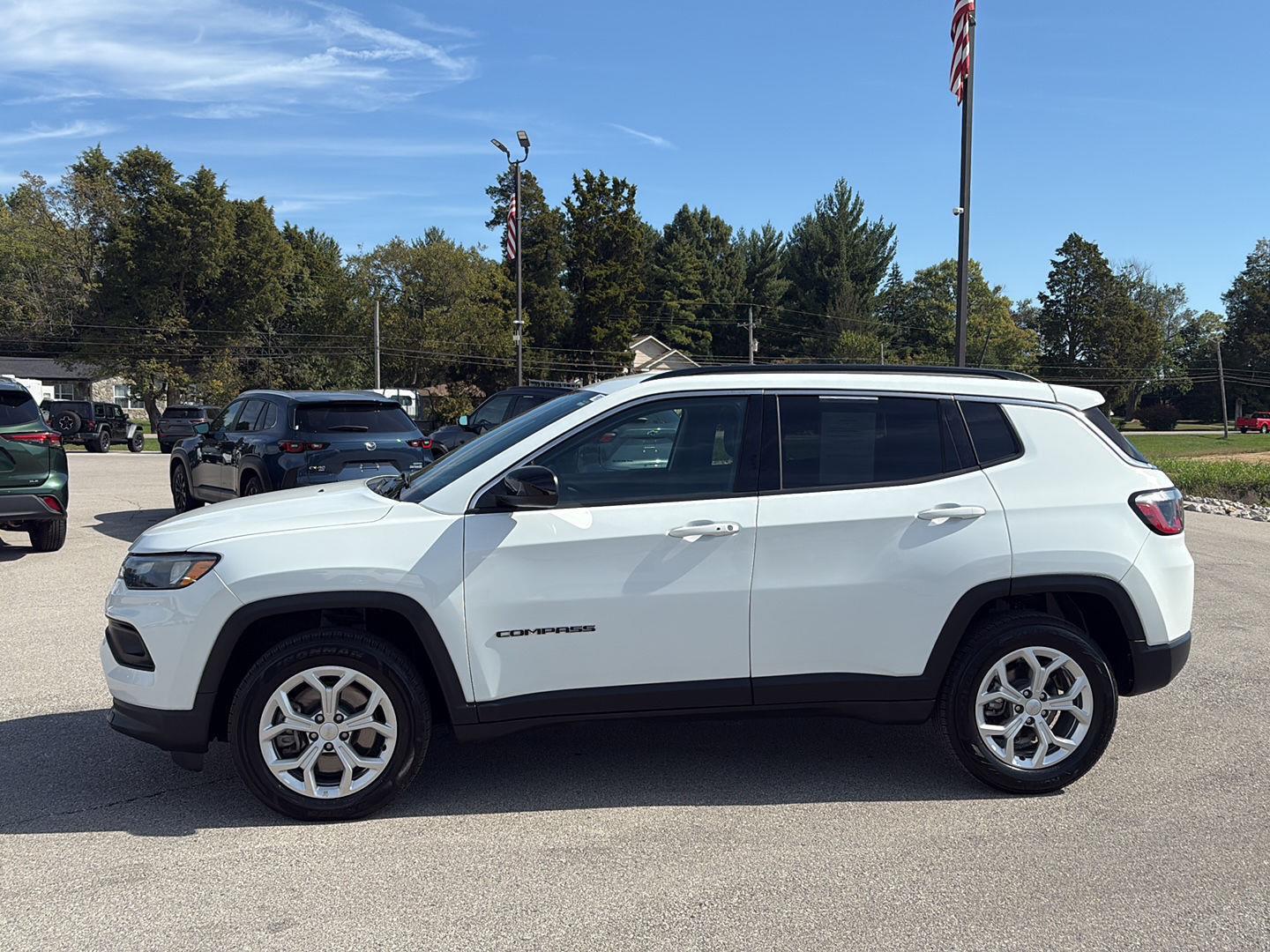2024 Jeep Compass Latitude photo 2