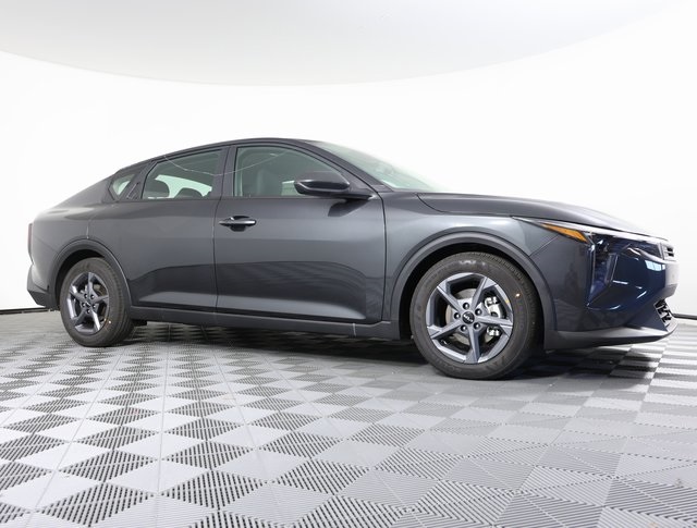 2025 Kia K4 LXS photo 3