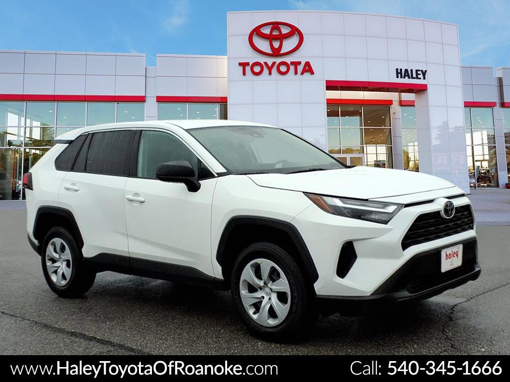 2024 Toyota RAV4 LE's photo