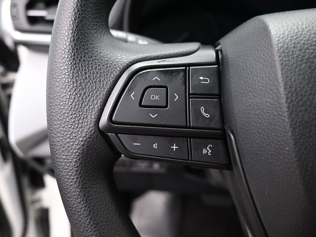 2025 Toyota Sienna LE photo 16