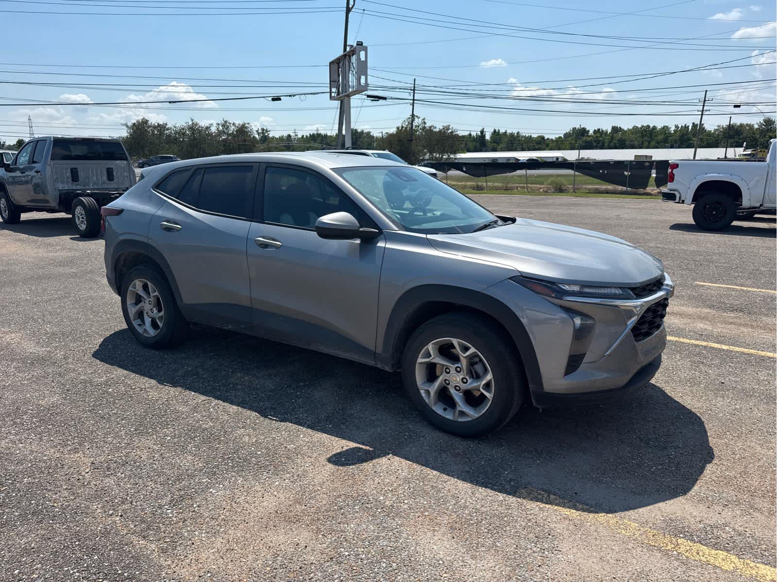 2024 Chevrolet Trax LS photo 2