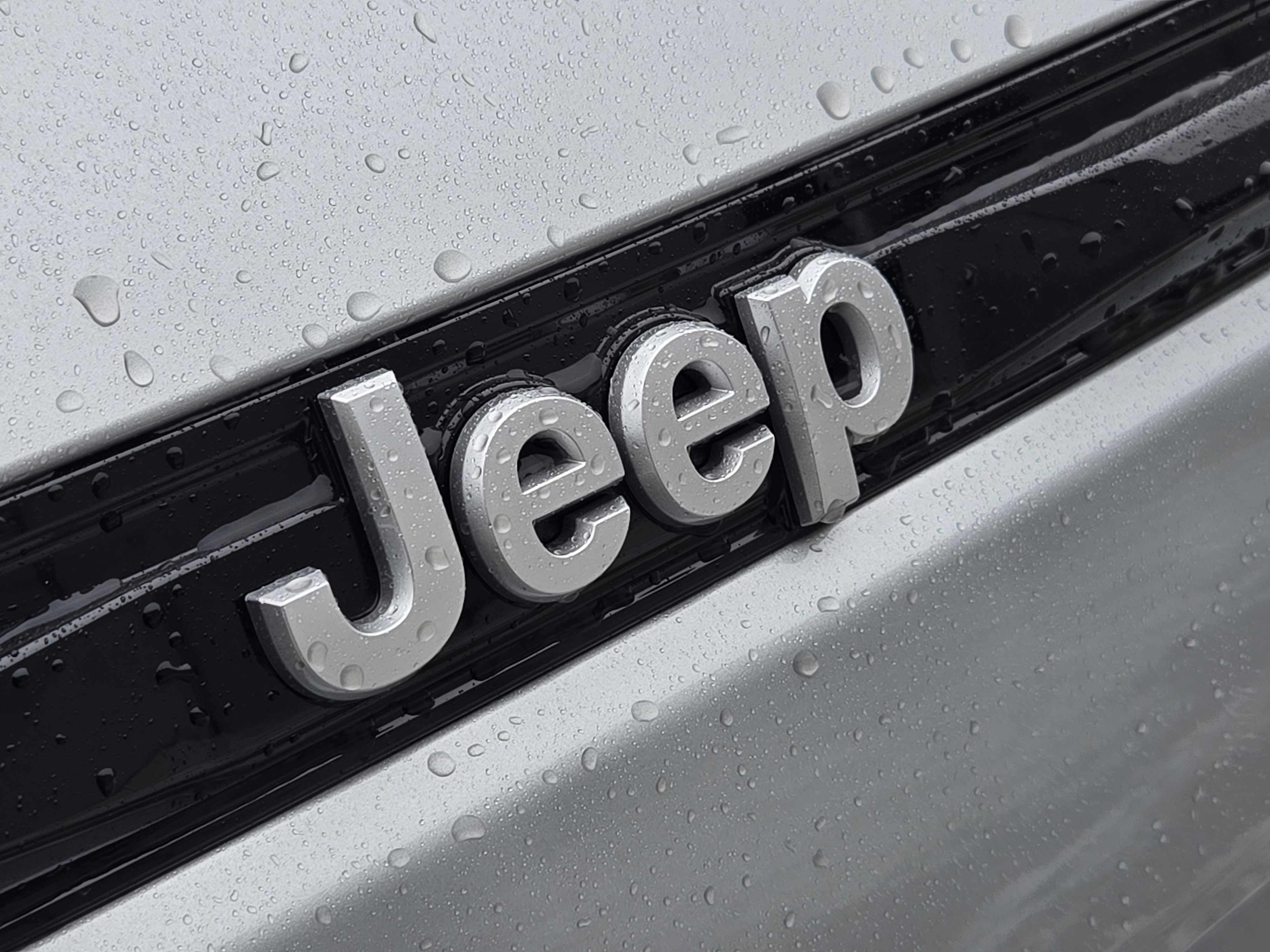 2025 Jeep Grand Cherokee Limited photo 2