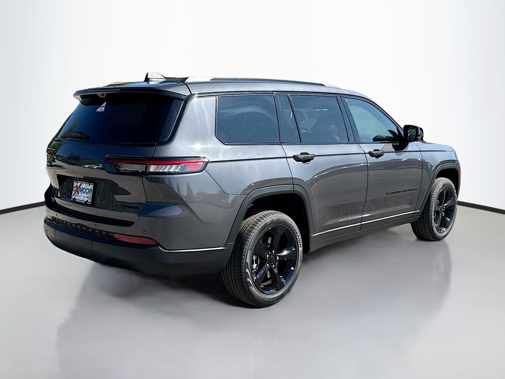 2025 Jeep Grand Cherokee Limited photo 3