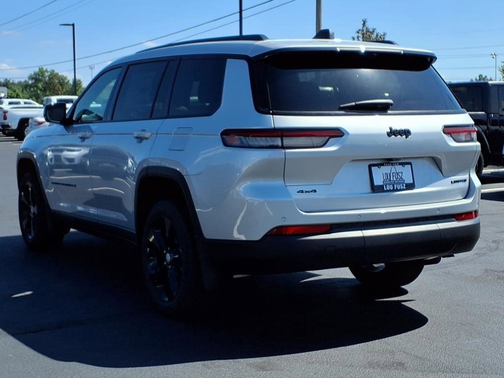 2025 Jeep Grand Cherokee Limited photo 4