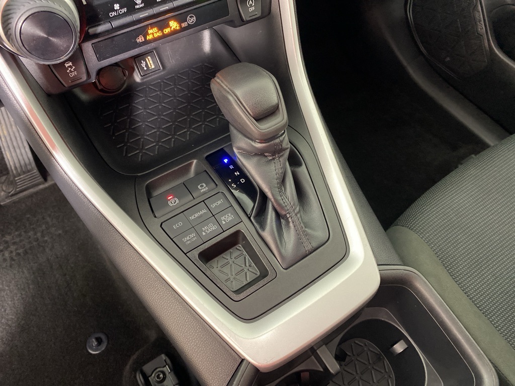 2023 Toyota RAV4 LE photo 4