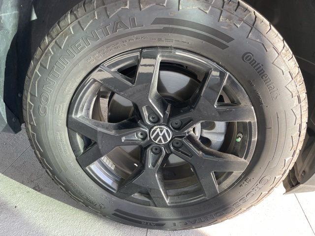 2024 Volkswagen Atlas Peak Edition SEL photo 2