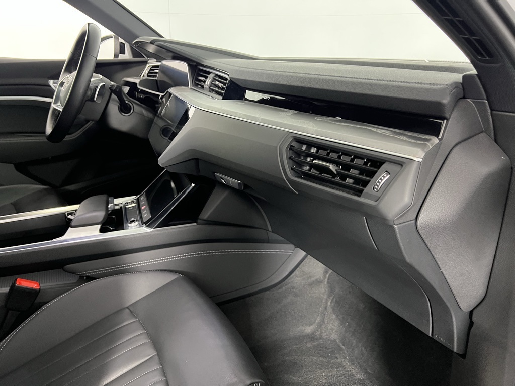 2023 Audi e-tron Premium photo 28