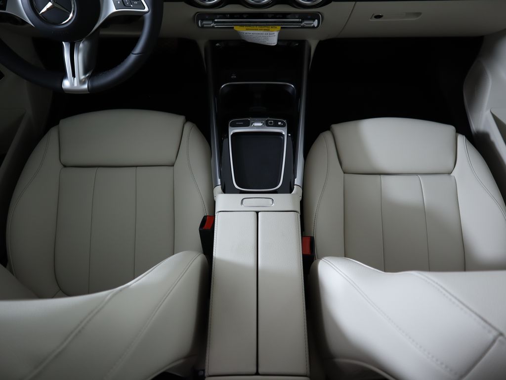 2025 Mercedes Benz EQB photo 16