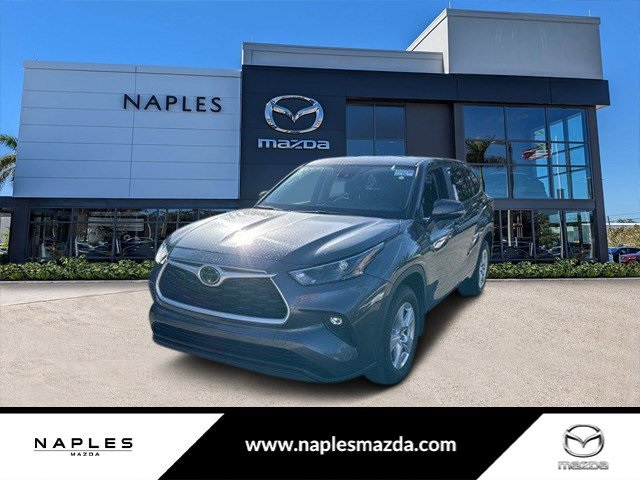 2024 Toyota Highlander LE's photo