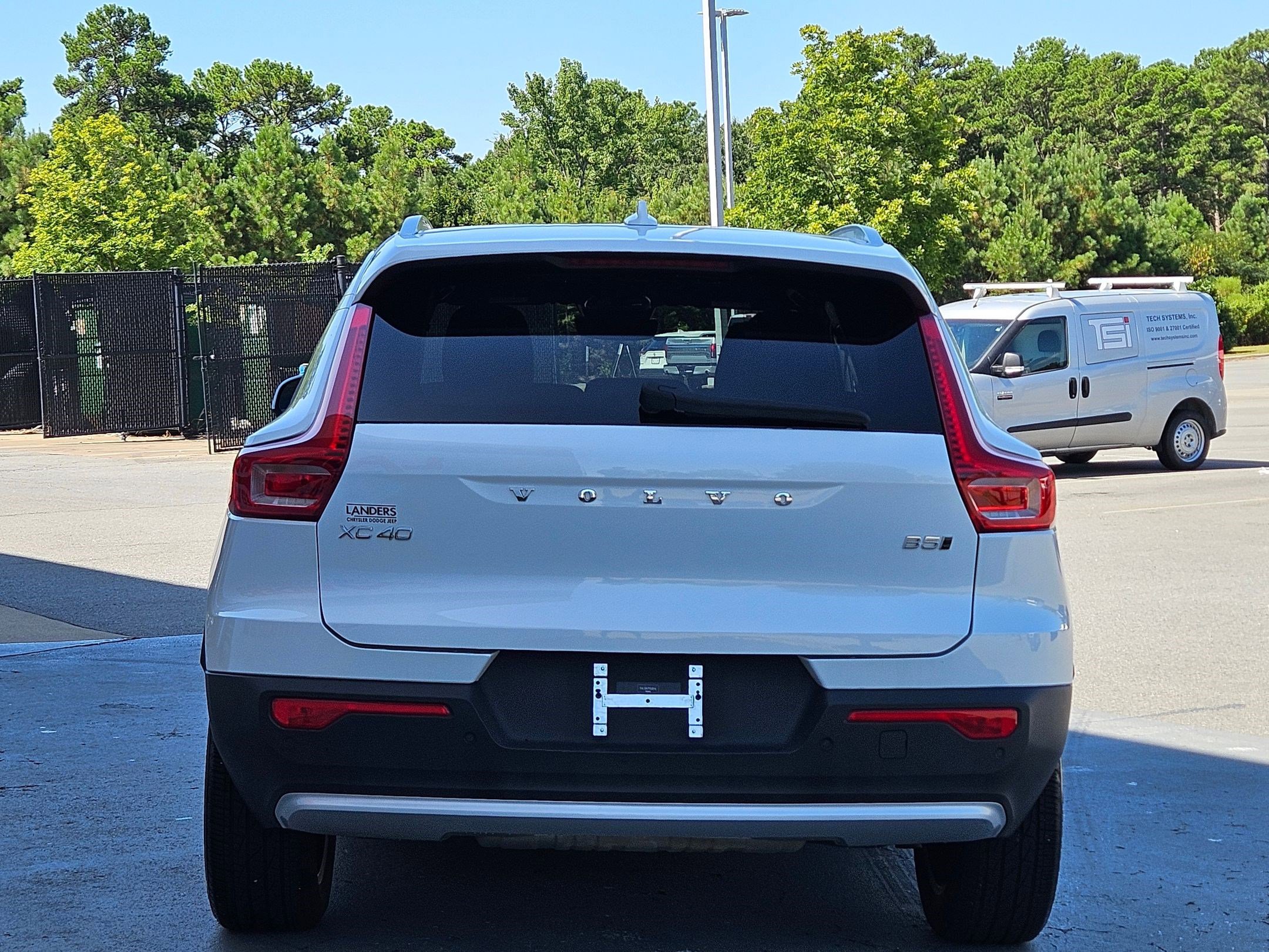 2023 Volvo XC40 Core photo 6