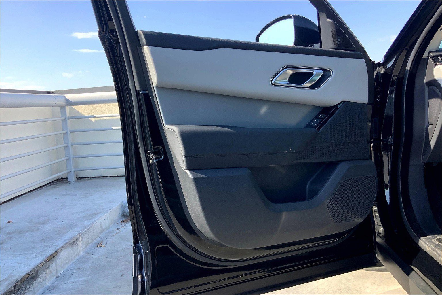 2025 Land Rover Range Rover Velar S photo 21