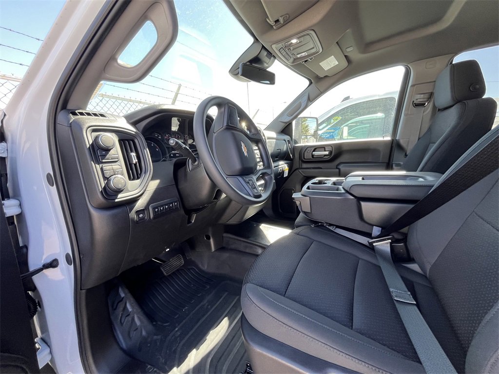 2025 Chevrolet Silverado 3500HD Work Truck photo 3