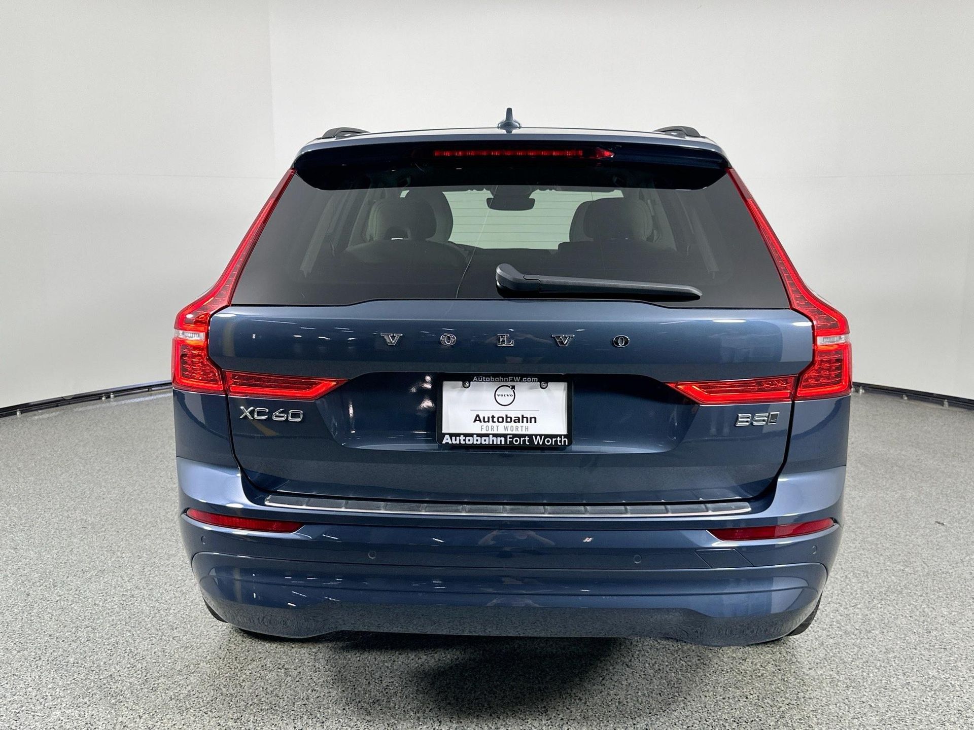2023 Volvo XC60 B5 Core photo 5