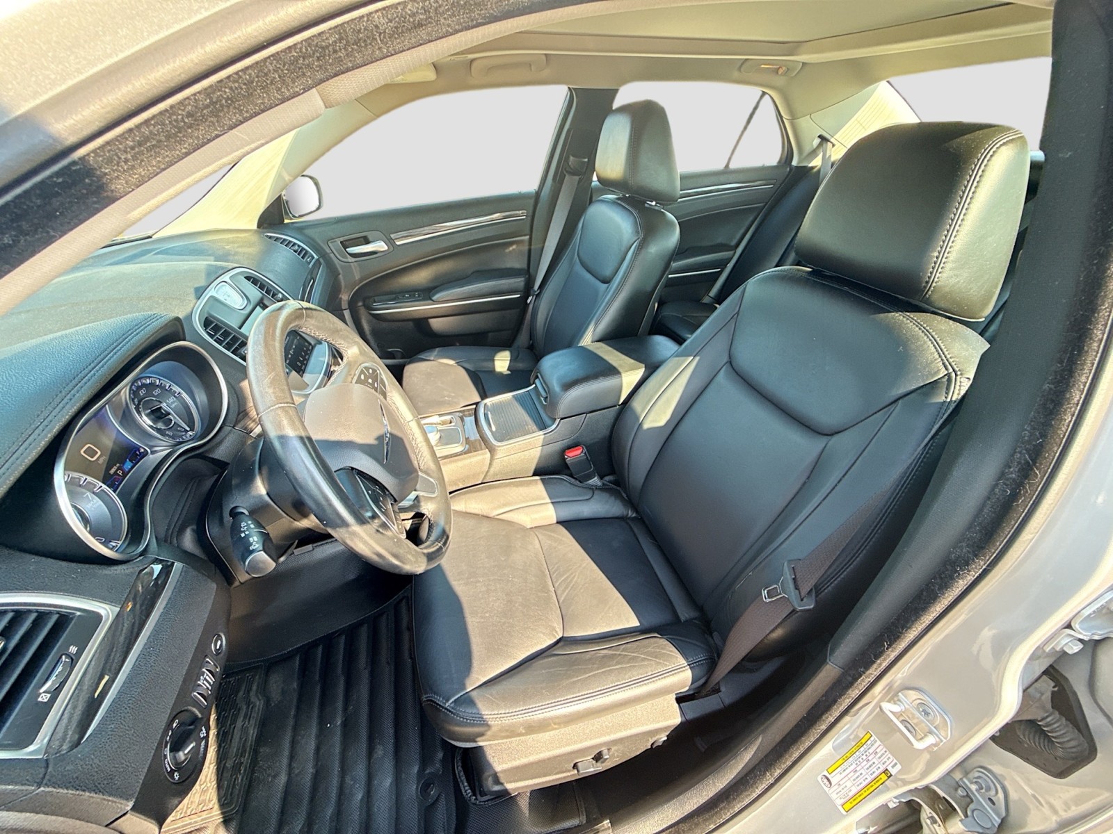2019 Chrysler 300 Touring photo 24