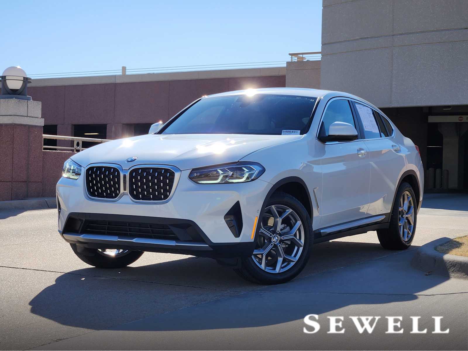 2025 BMW X4 30i's photo