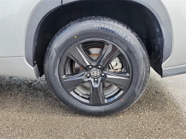 2021 Toyota Highlander LE photo 29