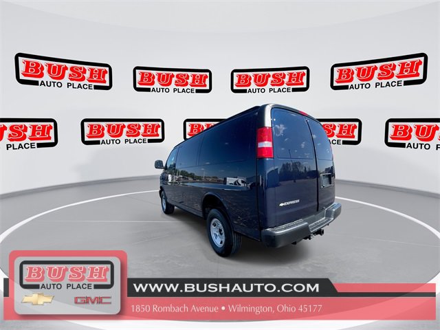 2025 Chevrolet Express Cargo 3500 photo 8
