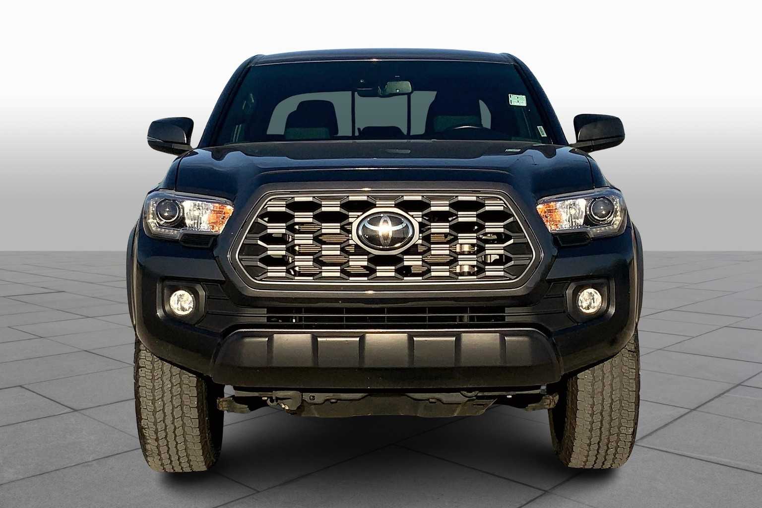 2023 Toyota Tacoma TRD photo 3