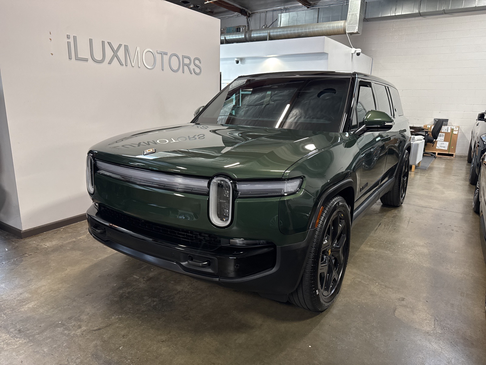 2025 Rivian R1S Adventure's photo