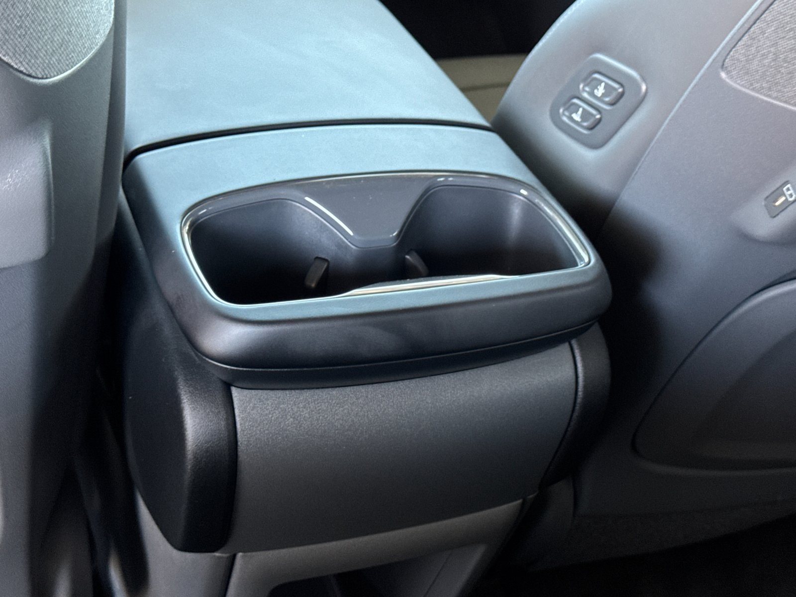 2026 Kia EV9 Wind photo 13