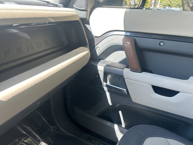 2023 Land Rover Defender 110 photo 27