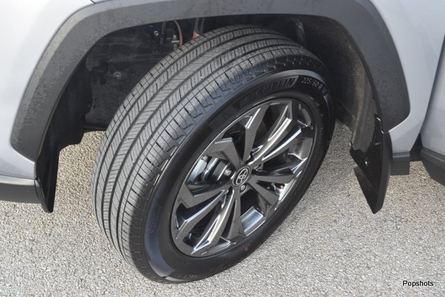 2024 Toyota RAV4 Hybrid XLE Premium photo 4