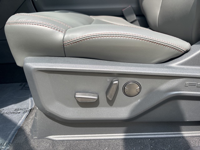 2025 Ford Expedition MAX photo 14
