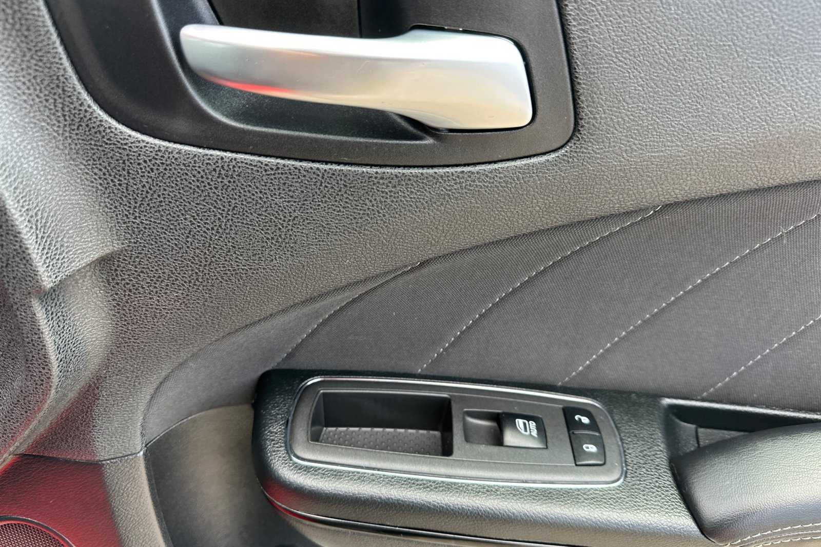 2022 Dodge Charger R/T photo 18