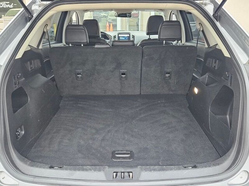 2023 Ford Edge SEL photo 10