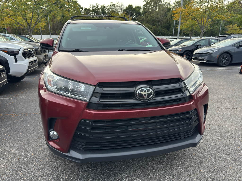 2017 Toyota Highlander SE photo 2