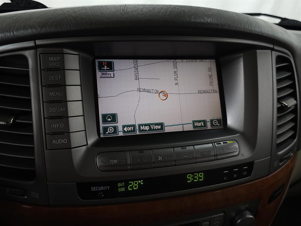 2006 Lexus LX 470 photo 18