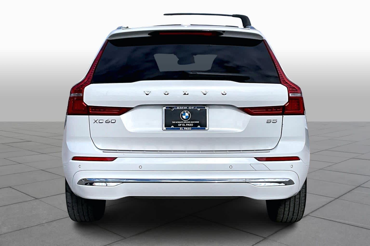 2023 Volvo XC60 Plus photo 3