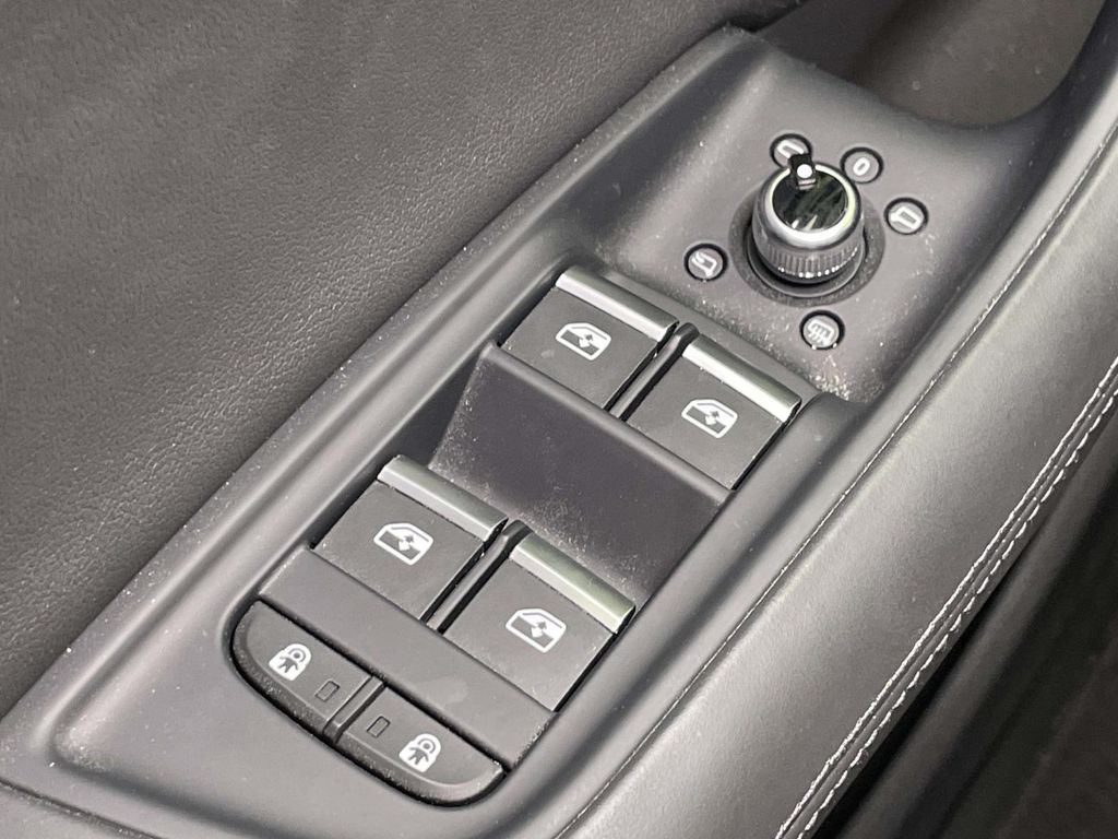 2021 Audi Q7 55 Prestige photo 33
