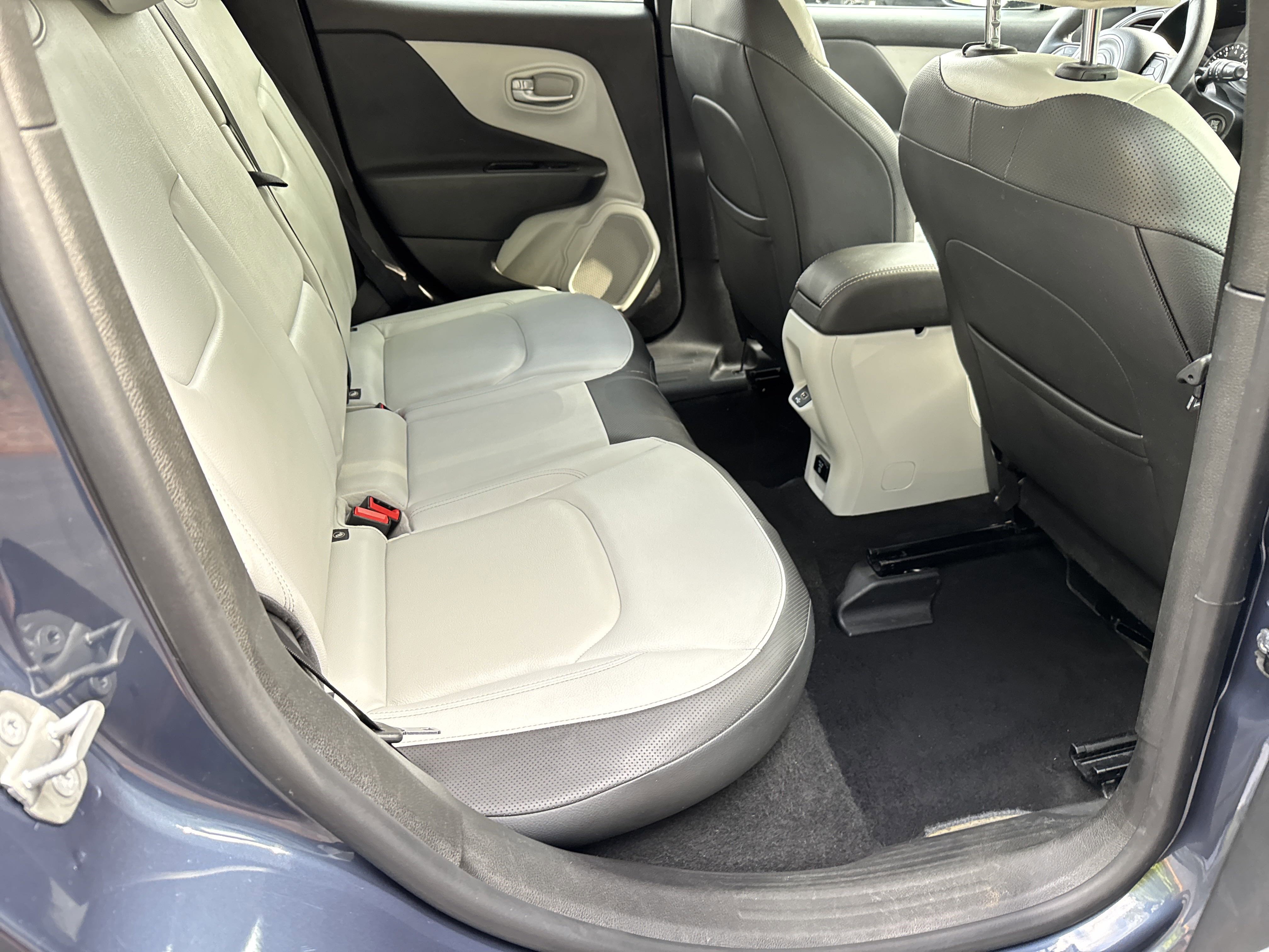2022 Jeep Renegade Limited photo 4